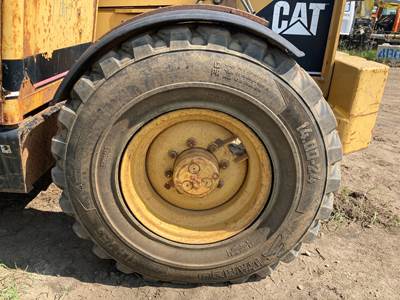 Caterpillar TH83 Tire & Rim