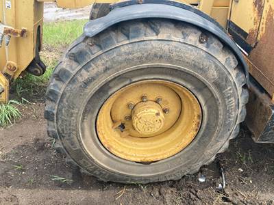 Caterpillar TH83 Tire & Rim