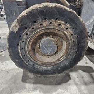 Caterpillar TL943 Tire & Rim