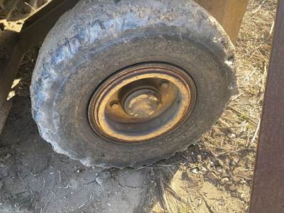 Caterpillar VC60D Tire & Rim