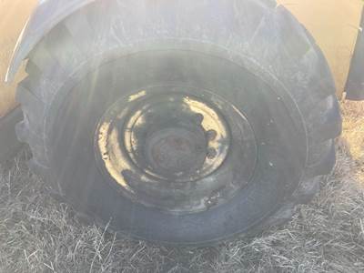 Gehl DL8H44 Tire & Rim