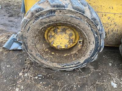 Gehl R165 Tire & Rim