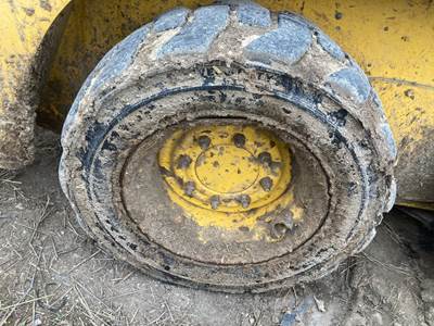 Gehl R165 Tire & Rim