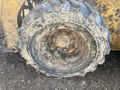 Gehl R220 Tire & Rim