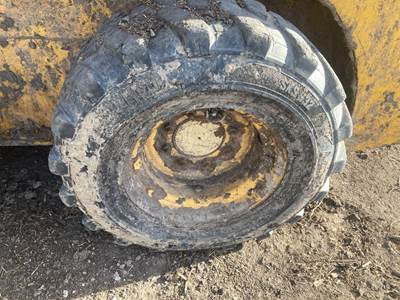 Gehl R220 Tire & Rim