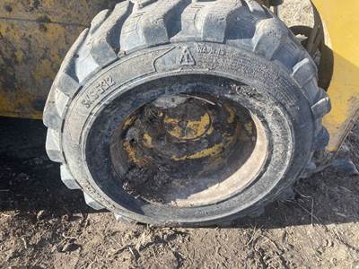 Gehl R220 Tire & Rim