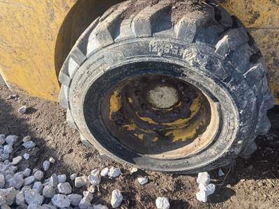 Gehl R220 Tire & Rim