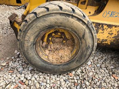 Gehl SL7810 Tire & Rim