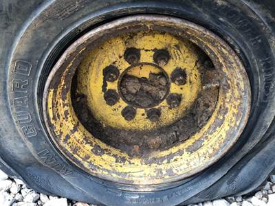 Gehl SL7810 Tire & Rim