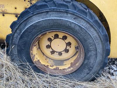 Gehl V330 Tire & Rim