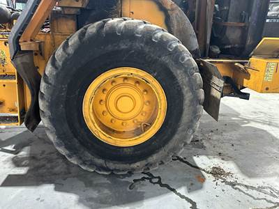 Hyundai HL940 Tire & Rim