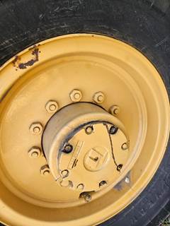 International H-30B Tire & Rim