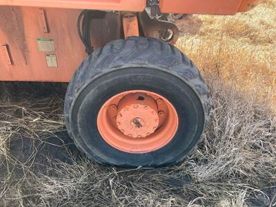 JLG 600S Tire & Rim