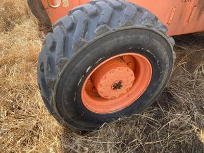 JLG 600S Tire & Rim