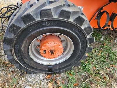 JLG 800AJ Tire & Rim