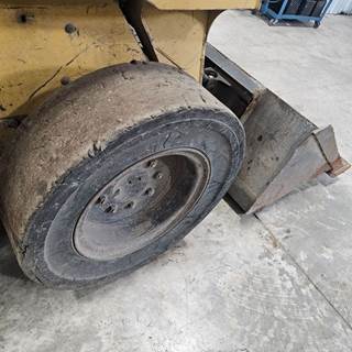 John Deere 240 Tire & Rim