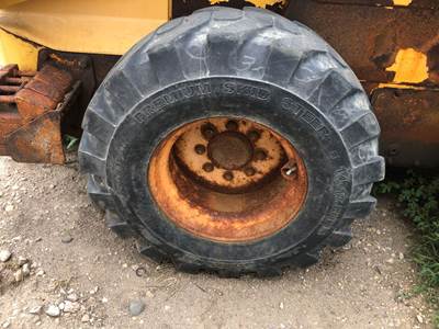 John Deere 260 Tire & Rim