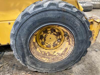 John Deere 325 Tire & Rim