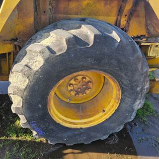 John Deere 410B Tire & Rim