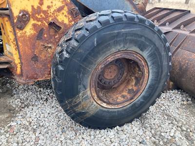 John Deere 624K Tire & Rim