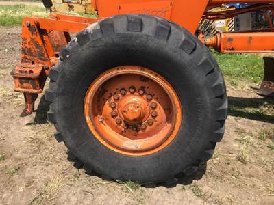 John Deere 670A Tire & Rim