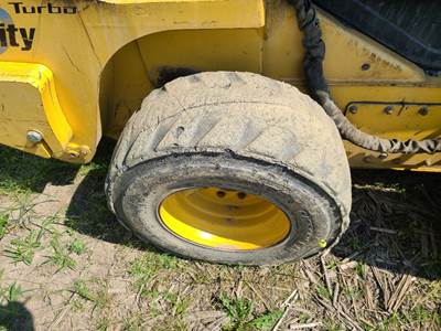 Komatsu SK1026-5N Tire & Rim