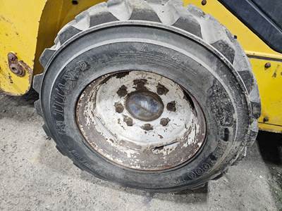 Komatsu SK820 Tire & Rim