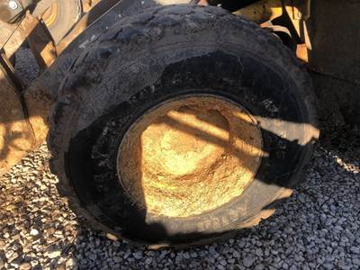 Komatsu WA180-3PT Tire & Rim