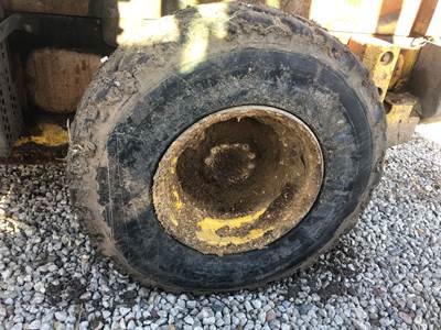 Komatsu WA180-3PT Tire & Rim