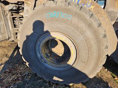 Komatsu WA450-5L Tire & Rim
