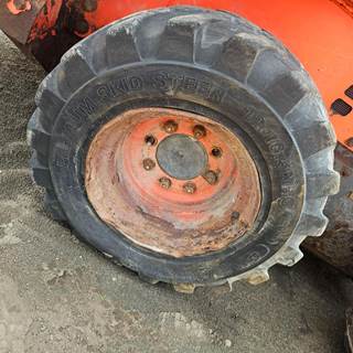 Kubota SSV75 Tire & Rim