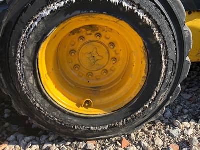 New Holland L175 Tire & Rim