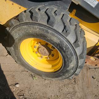 New Holland L185 Tire & Rim
