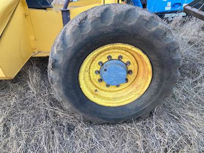 New Holland LM850 Tire & Rim