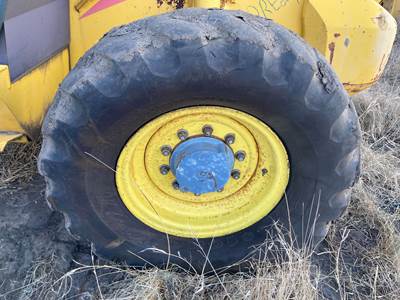 New Holland LM850 Tire & Rim