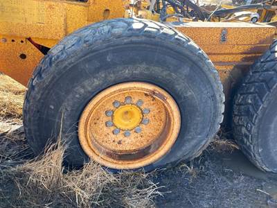 Volvo G746B Tire & Rim