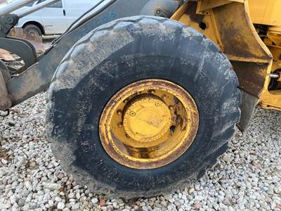 Volvo L90B Tire & Rim