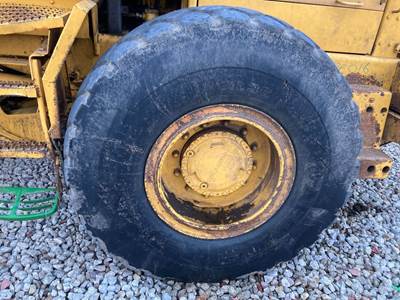 Volvo L90B Tire & Rim