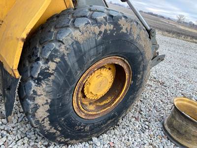 Volvo L90B Tire & Rim