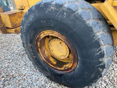 Volvo L90B Tire & Rim