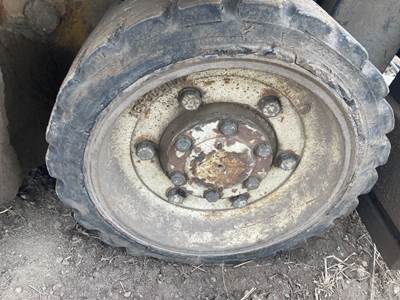 Yale GLC040AFNUAE082 Tire & Rim