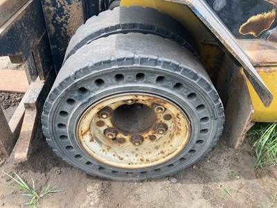 Yale GLP060ZG Tire & Rim