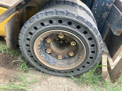 Yale GLP060ZG Tire & Rim