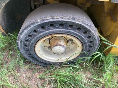 Yale GLP060ZG Tire & Rim