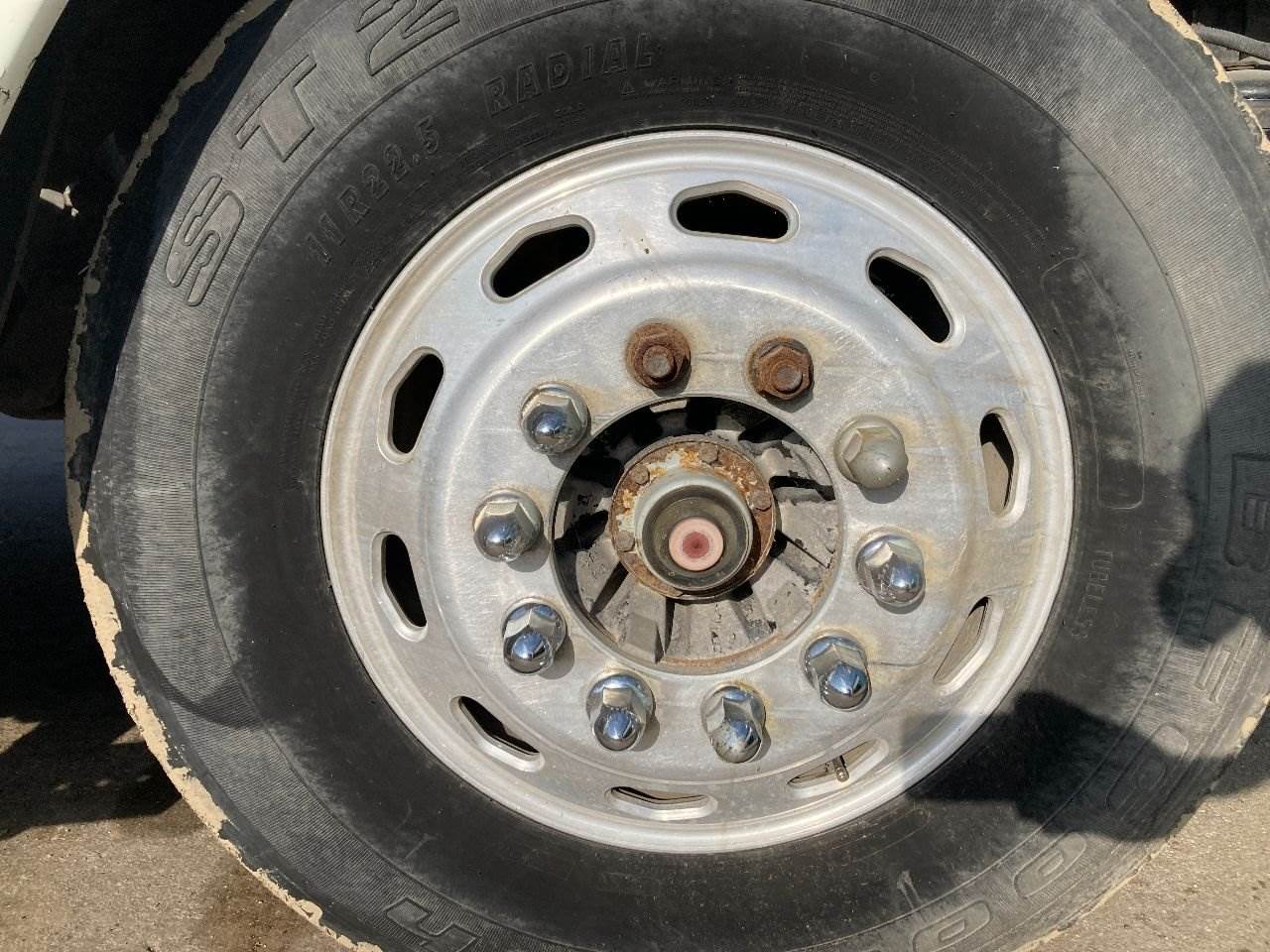 2006 PILOT 22.5 ALUM Tire & Rim for a Freightliner Columbia 120 For