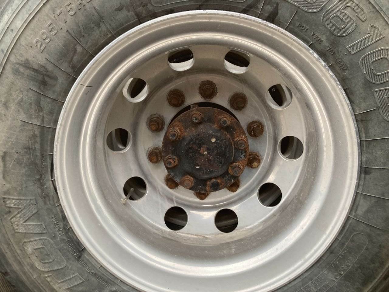 2003 PILOT 22.5 ALUM Tire & Rim for a International 9200 For Sale Des