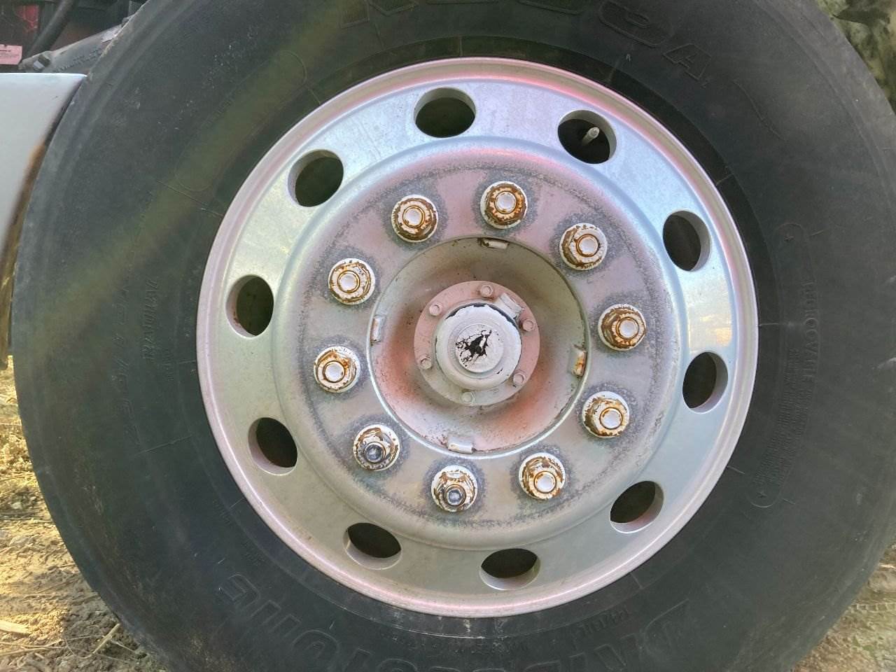 2006 PILOT 22.5 ALUM Tire & Rim for a International 9400 For Sale Des