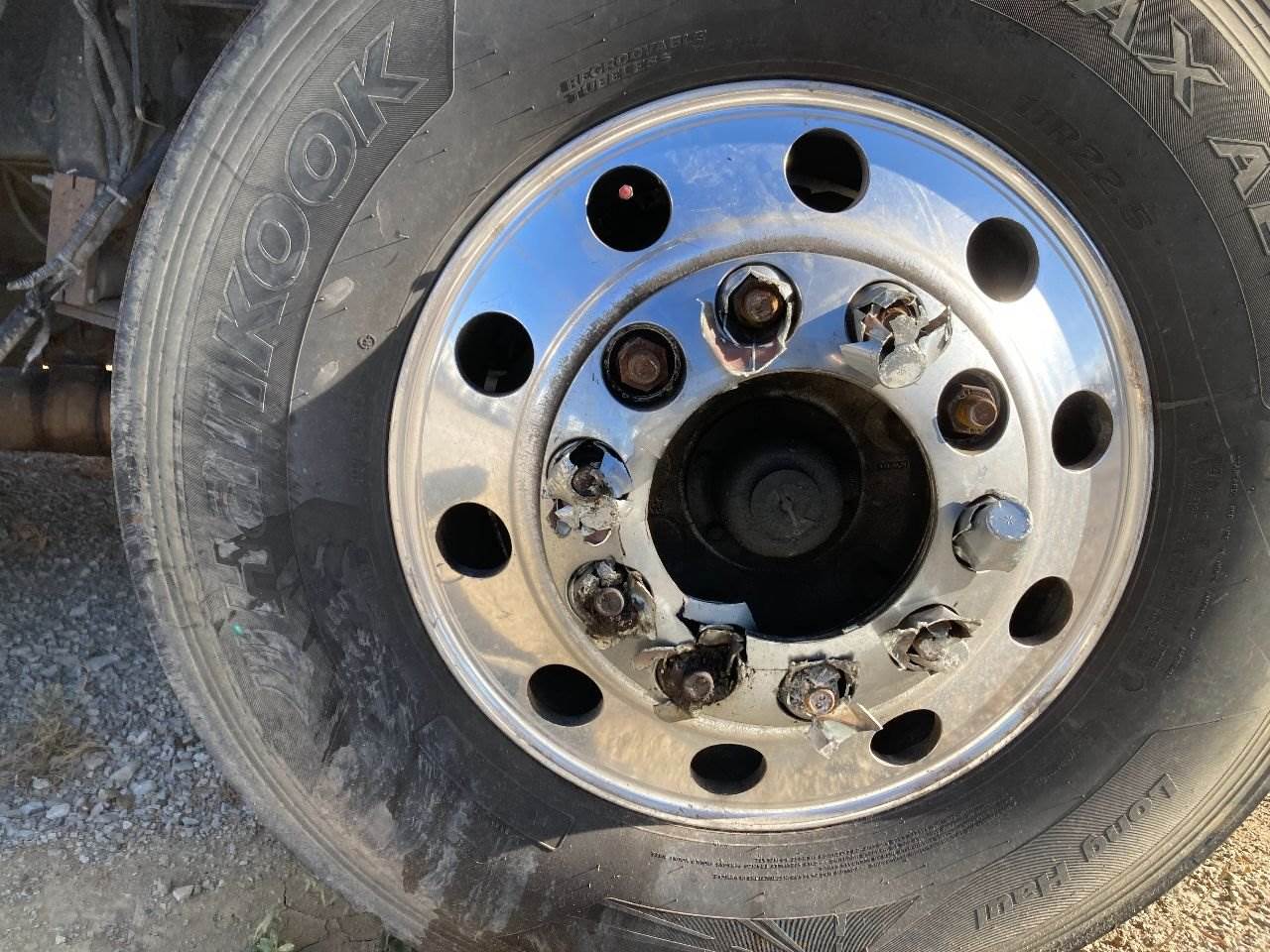 2013 PILOT 22.5 ALUM Tire & Rim for a Peterbilt 386 For Sale Des
