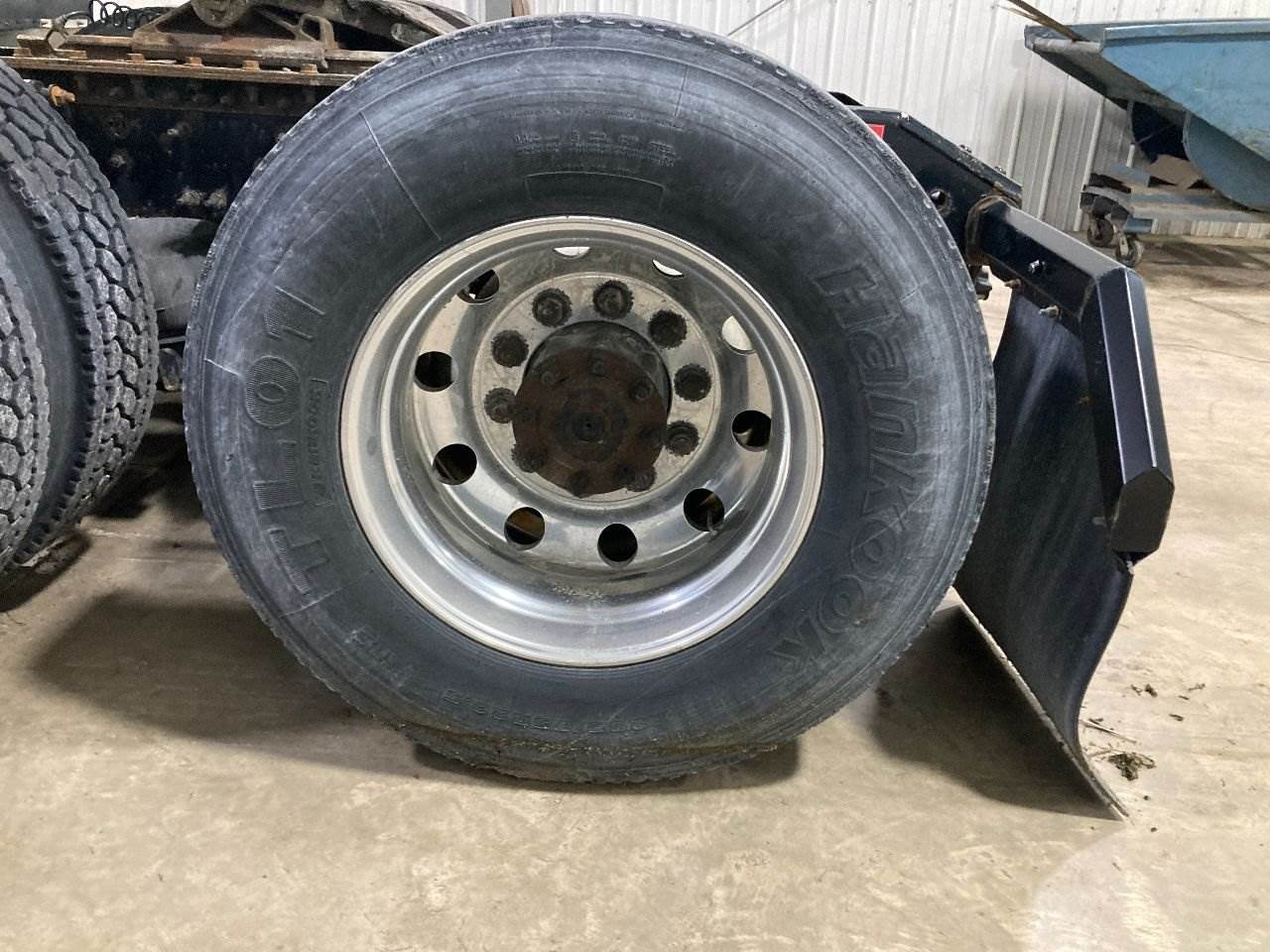 2014 PILOT 22.5 ALUM Tire & Rim for a Volvo VNL For Sale Winimac, IN