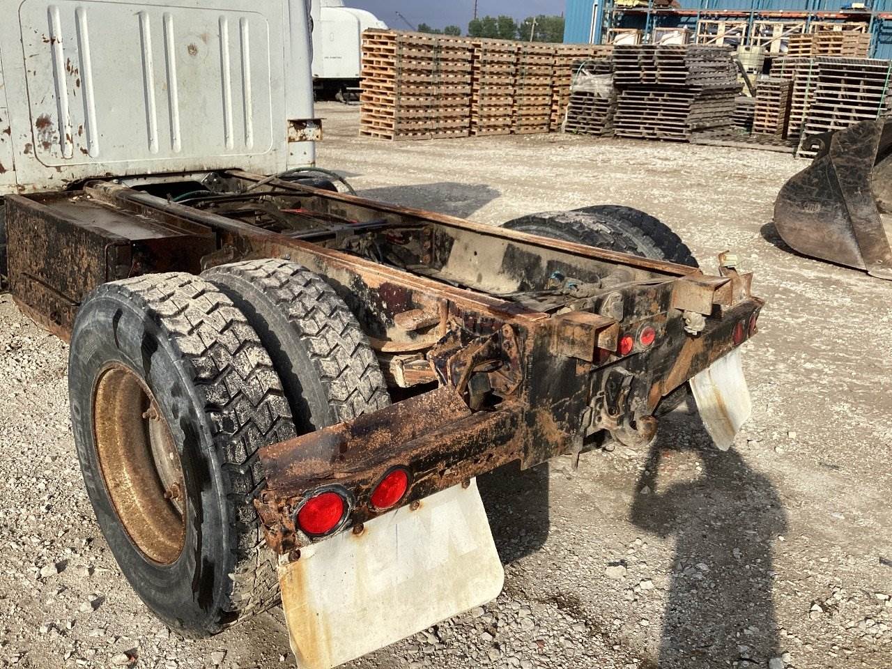 1990 1000106101 Tire & Rim for a International 4700 For Sale Des